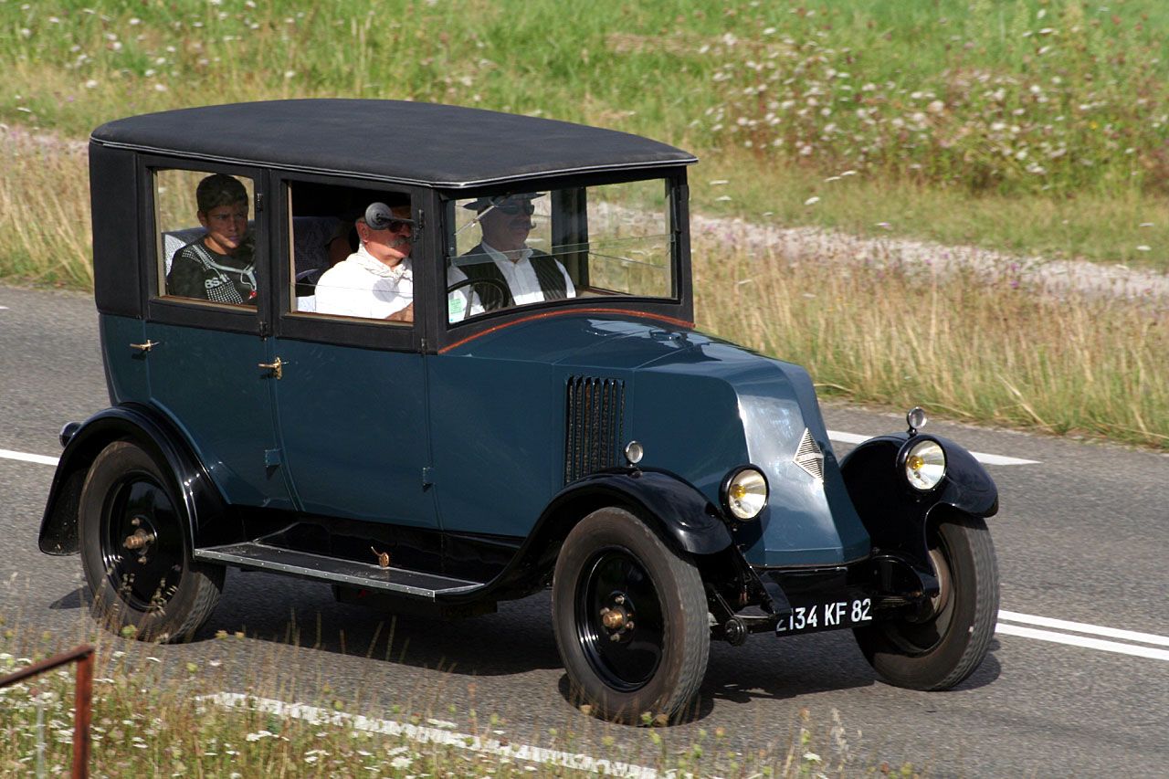 VOITURE ANCIENNE